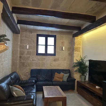 Homestay Traditional House Of Character With Terrace - Central, Cozy & Calm *
