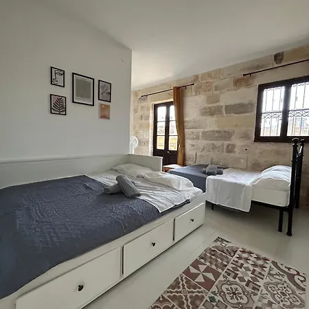 Homestay Traditional House Of Character With Terrace - Central, Cozy & Calm *